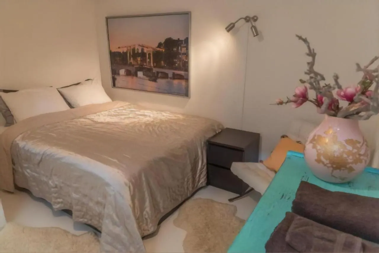 Guest house Houseboat Ark Van Amstel Amsterdam